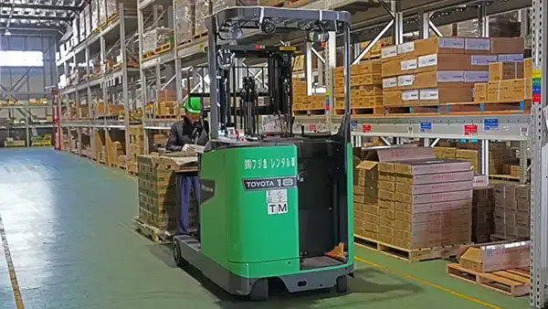 ピッキングリストを確認しているところ