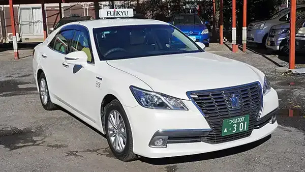 クラウン（4名まで乗車可能）×４台